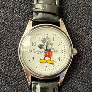 Authentic NWOT Disney Park Edition Mickey Mouse Watch.
